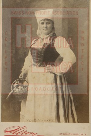 Christine Nilsson dans le costume de Marguerite du Faust de Charles Gounod, New York, Metropolitan, 1883 (collection Motisi)